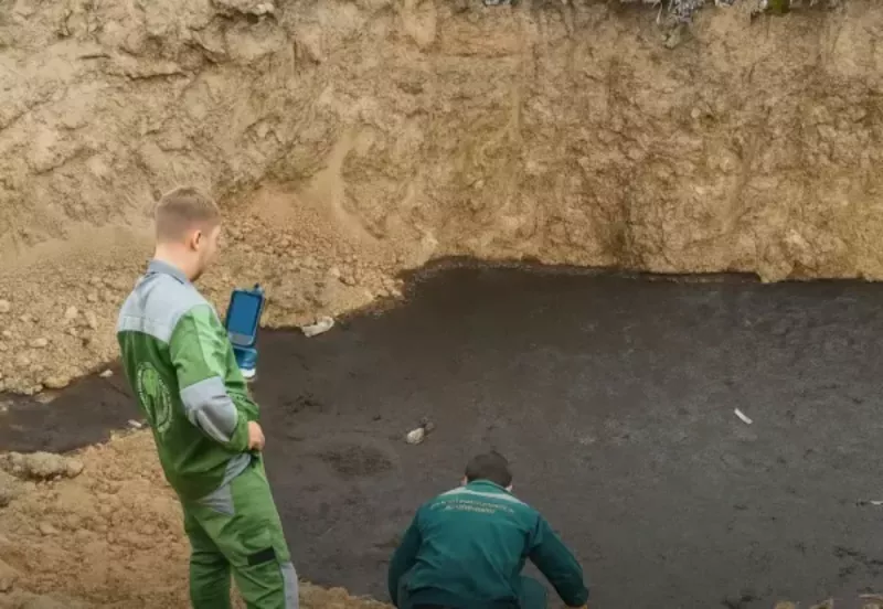 В Семикаракорском районе судебные приставы опечатали въезд на мусорный полигон