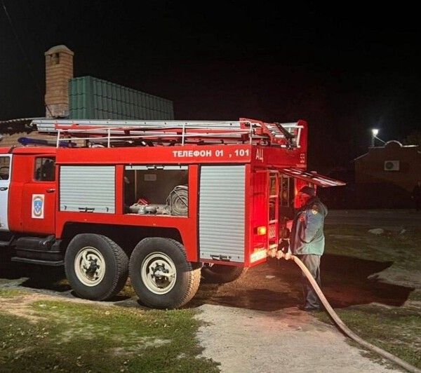 В Ростове-на-Дону дотла сгорел вагончик-бытовка