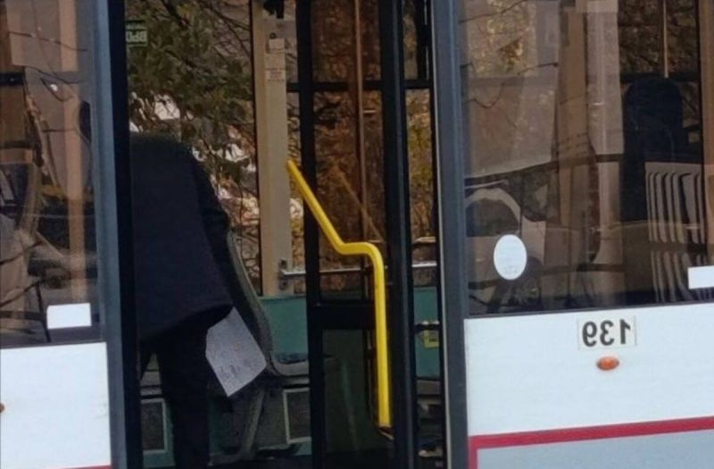 Получивший ножевое ранение в ростовском трамвае мужчина выжил