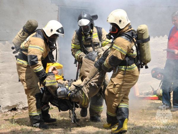 В Ростовской области за сутки потушили 10 пожаров