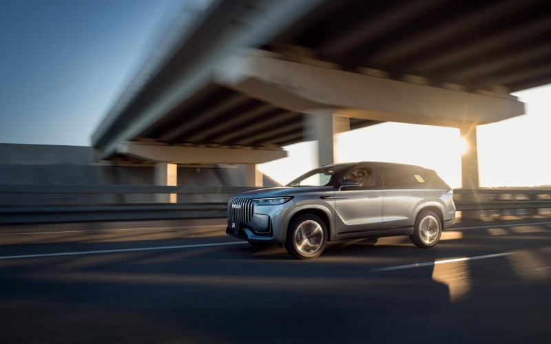 Миссия длительного комфортного путешествия выполнима с кроссовером JAECOOJ8: добро пожаловать в бизнес-класс!