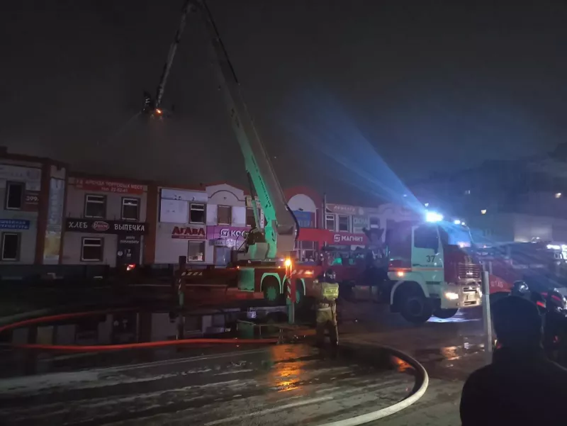 Короткое замыкание могло стать причиной крупного пожара на рынке в Волгодонске