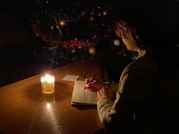 В квартире в Ростове едва не вспыхнул серьезный пожар из-за зажженной свечи