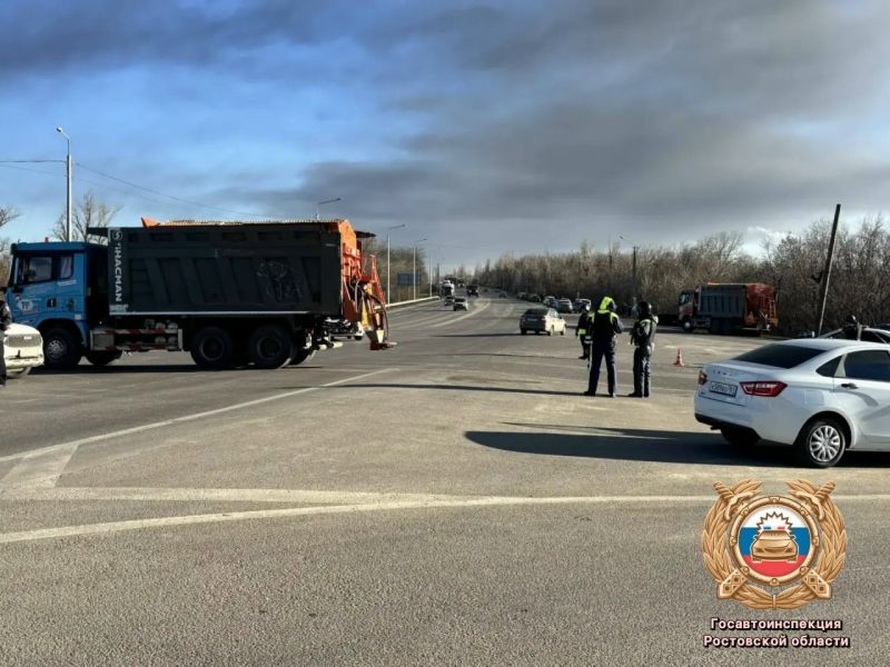 Ограничения движения ввели на трассе А-270 из-за пожара в Новошахтинске