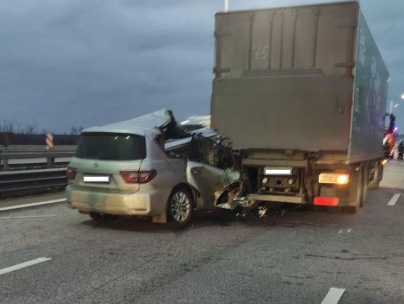 Под Ростовом пенсионера зажало в иномарке после ДТП