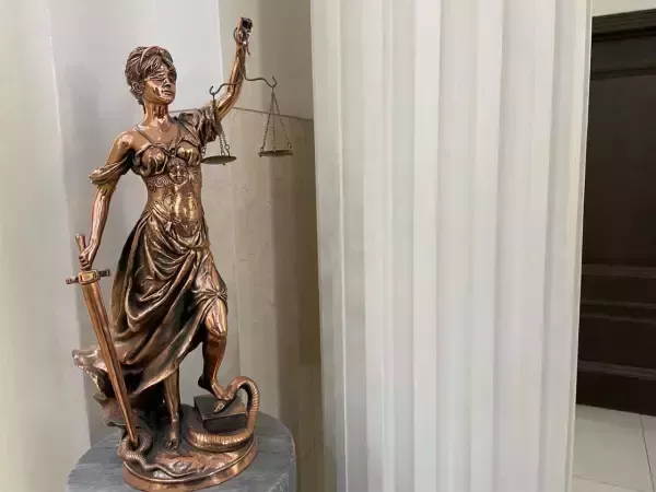 В Ростове прекратили полномочия судьи после обвинений в незаконных приговорах