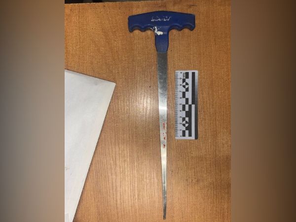 В Ростове мужчина ранил брата инструментом для снятия автомобильного стекла