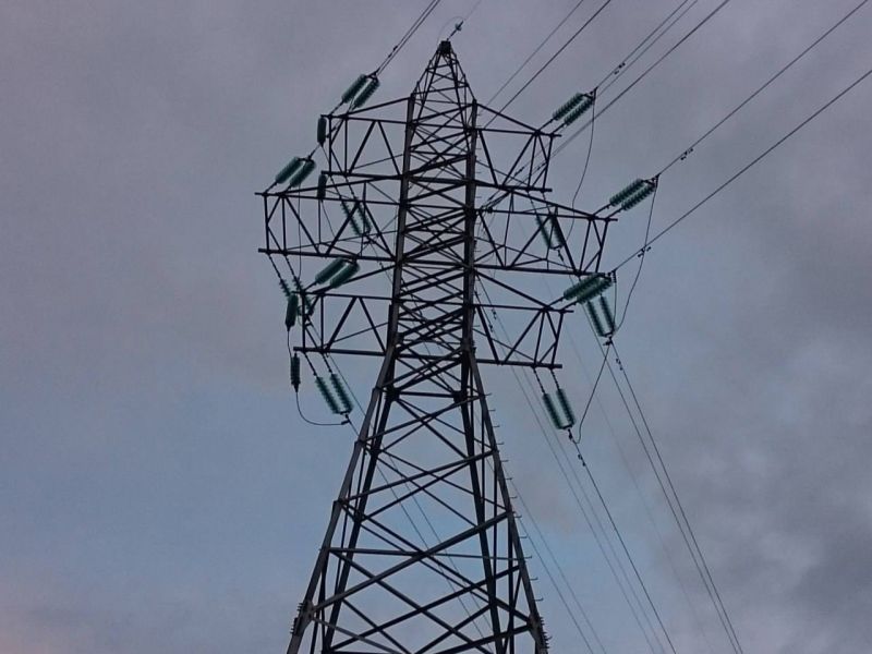Жителей Ростова-на-Дону попросили не приближаться к оборванным после атаки БПЛА проводам ЛЭП