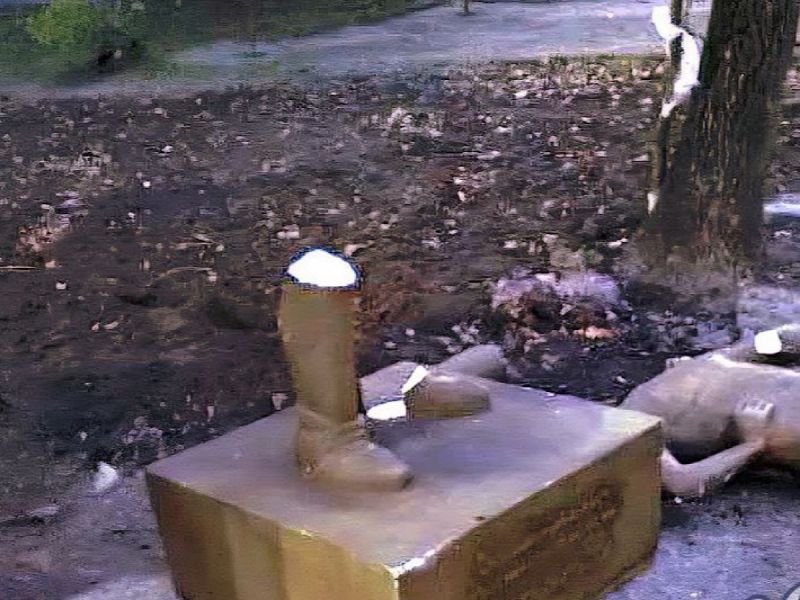 В Таганроге разрушили нашумевший памятник Павлу Деревянко