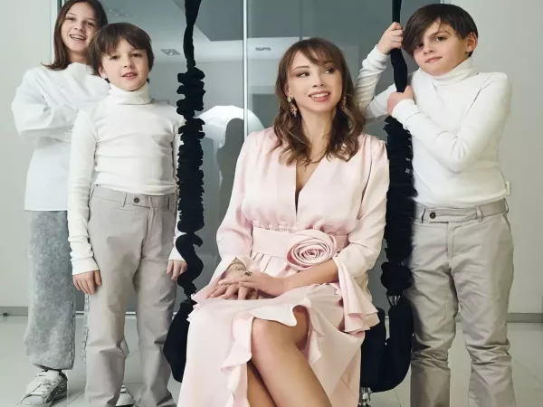 Полина Диброва показала семейную идиллию с сыновьями