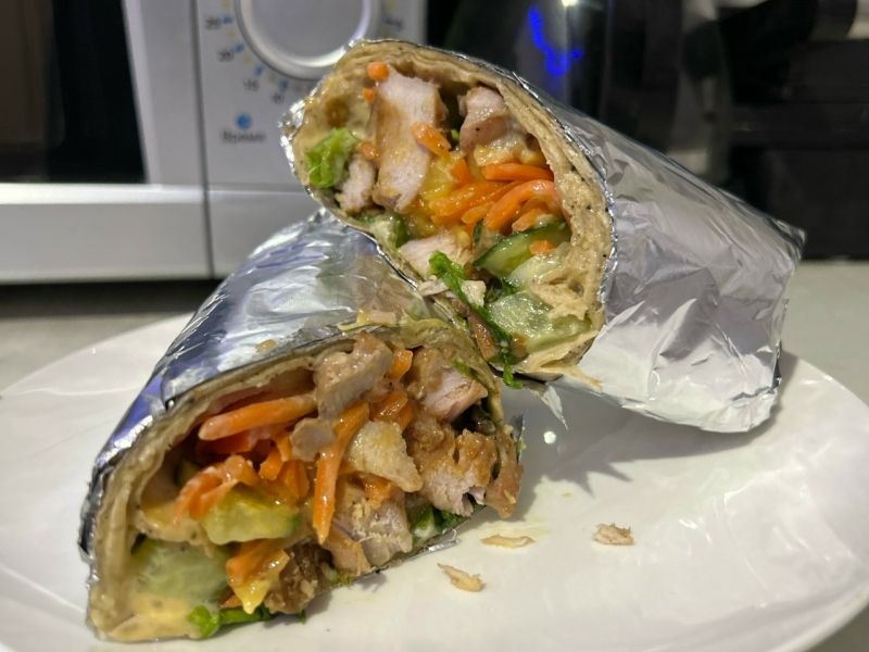 В Новочеркасске шаурму готовили из ингредиентов сомнительного происхождения