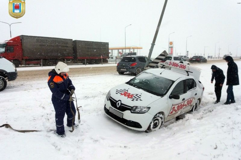 Экстренные службы готовят тягачи и пункты обогрева на случай непогоды на Дону