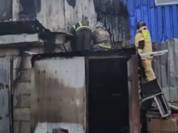 В Ростовской области в здании автосервиса произошел пожар