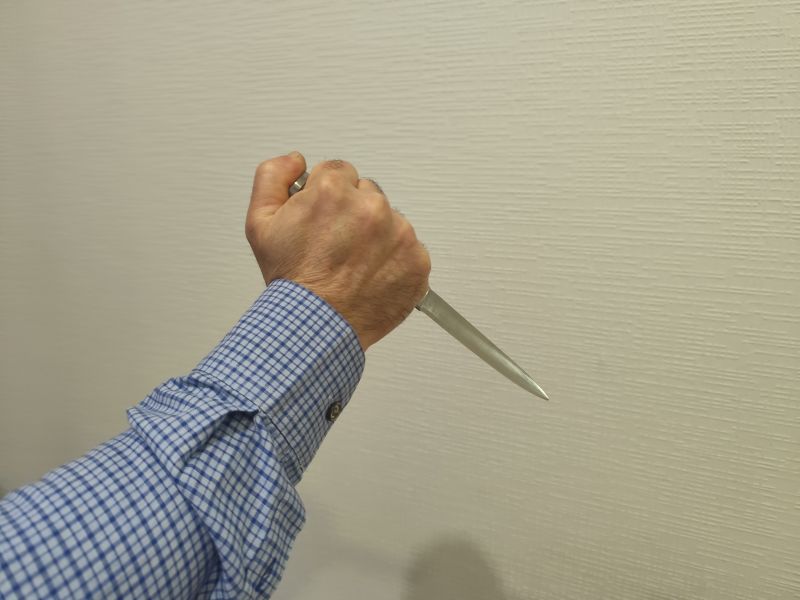 Ростовчанин получил три года колонии за ножевое ранение незнакомцу в подъезде