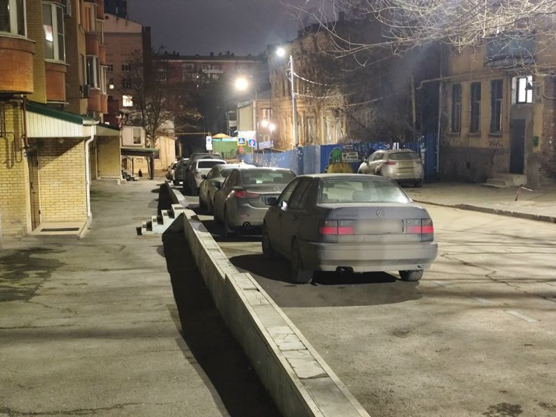 Стали известны улицы Ростова, где появилась автофиксация неправильной парковки