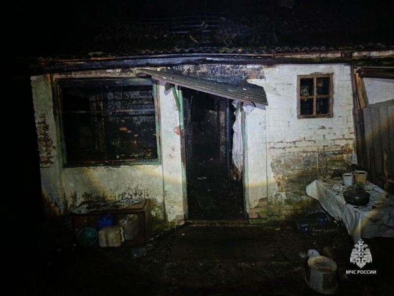 При пожаре в частном доме в Ростовской области погибли два человека