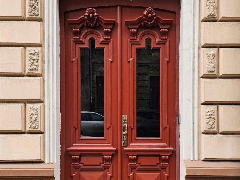 В Ростове на Шаумяна историческому дому вернули отреставрированную дверь
