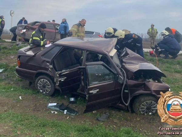 Три человека пострадали в жутком ДТП на трассе Ростовской области