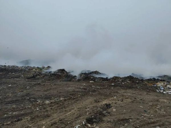 В Новошахтинске огонь охватил мусорный полигон