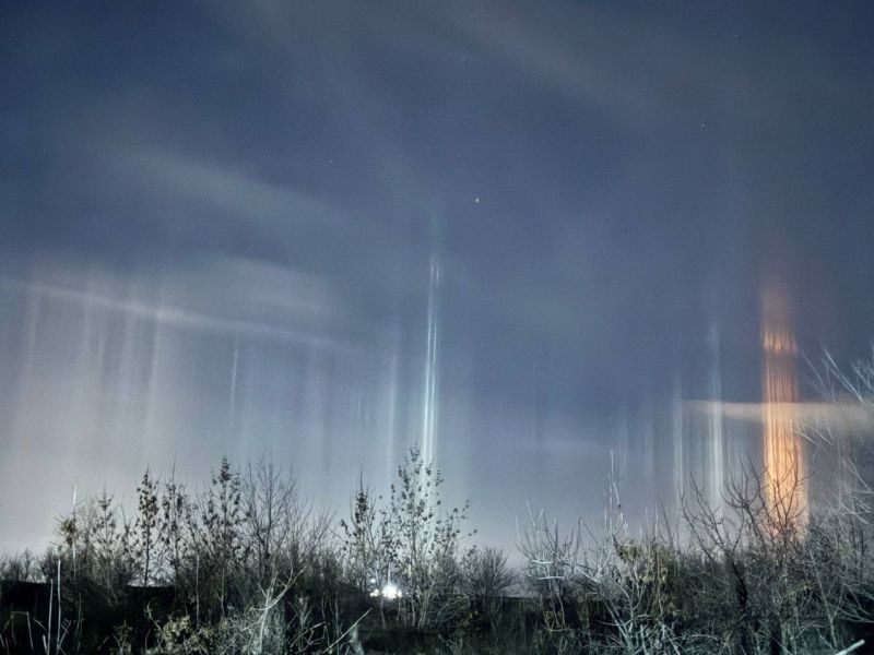 В Красном Сулине жители наблюдали природное явление -световые столбы