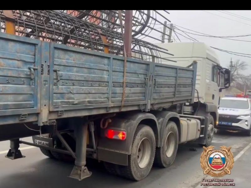 Фура насмерть сбила пешехода-нарушительницу в Ростовской области