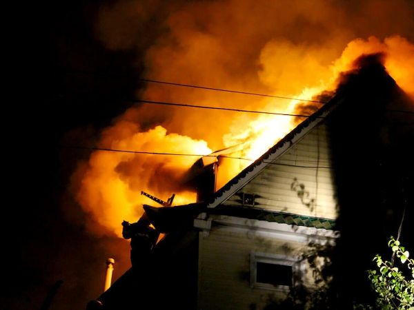 В Аксайском районе сгорел жилой дом