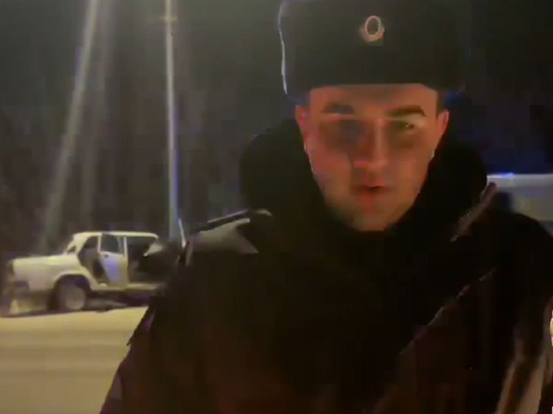 В Ростове водитель «Лады» погиб, врезавшись в фонарный столб из-за скользкой дороги