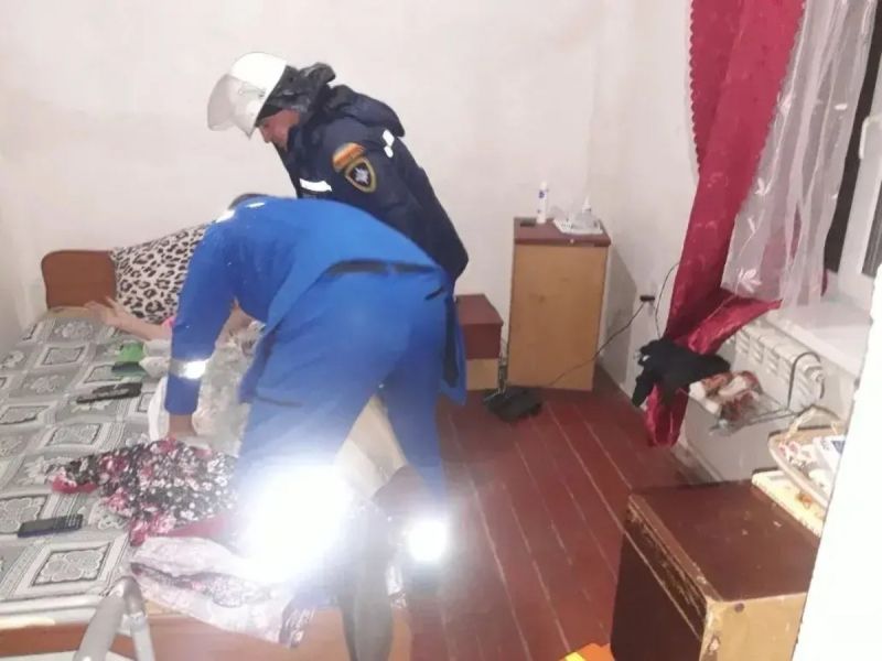 В Ростовской области спасли беспомощную пенсионерку, запертую в доме