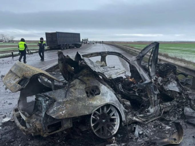 В жестком лобовом ДТП в Ростовской области один человек погиб и один пострадал