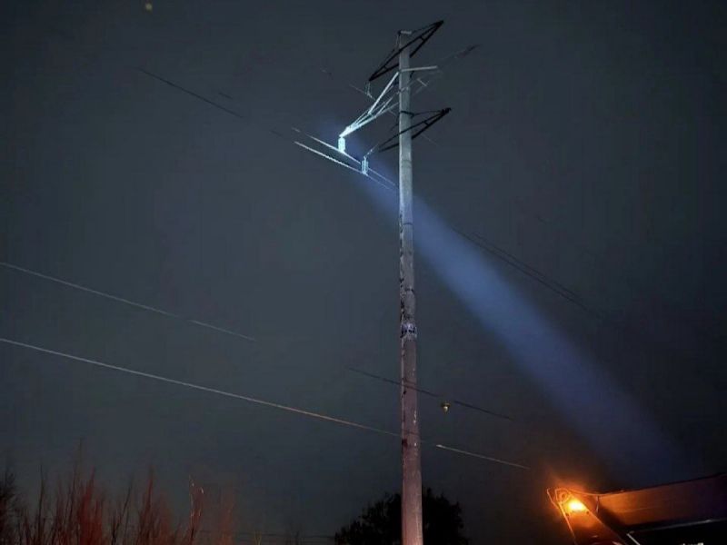 В Ростовской области установили новую опору ЛЭП вместо рухнувшей из-за ветра