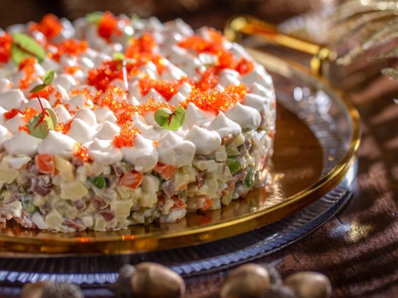 Приготовление оливье к Новому году – 2026 обойдется ростовчанам примерно в 1 500 рублей