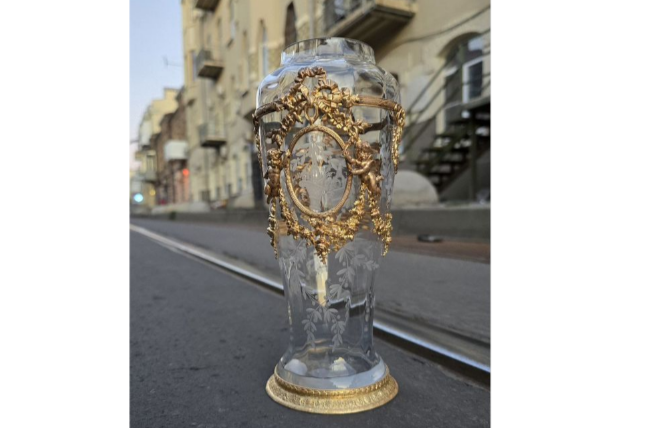 Ваза царской эпохи и граммофон из Европы пытаются продать в Ростовской области