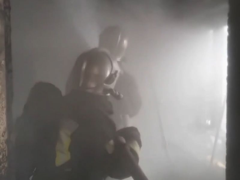 В многоэтажке Ростова вспыхнул пожар: жильцов эвакуировали