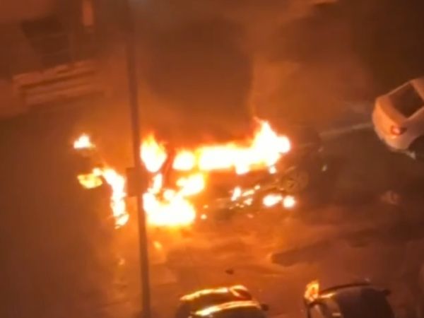 В Ростове на Западном дотла сгорела легковушка