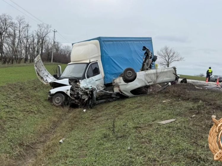Под Таганрогом в страшном ДТП погиб человек, еще один пострадал