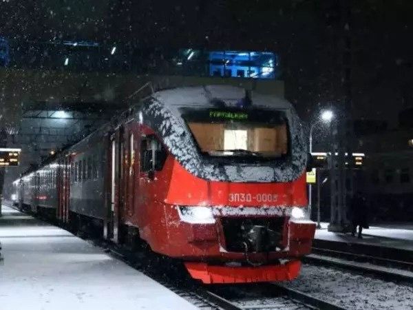 Задерживаются поезда, следующие через Ростовскую область