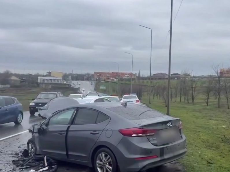 В Ростове в ДТП с двумя иномарками в Суворовском пострадали три человека