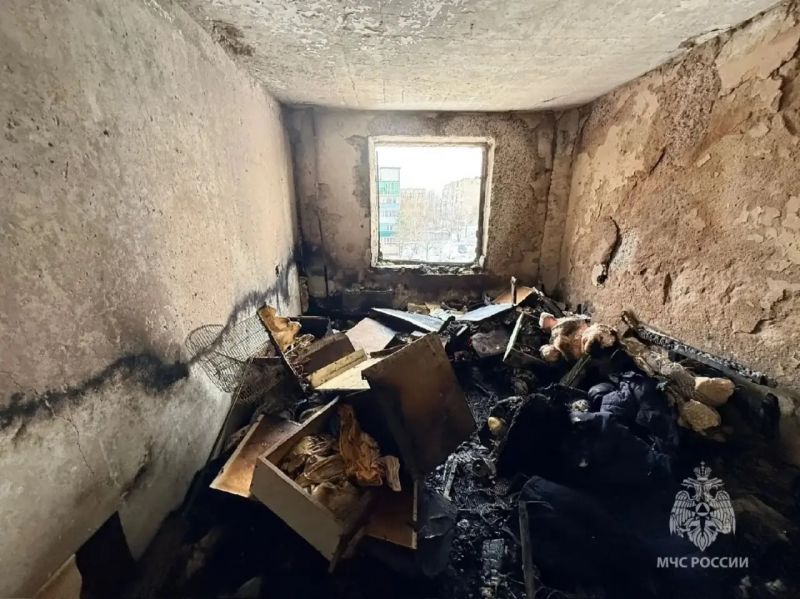 Один погибший и 12 эвакуированных: появились подробности крупного пожара в многоэтажке в Шахтах