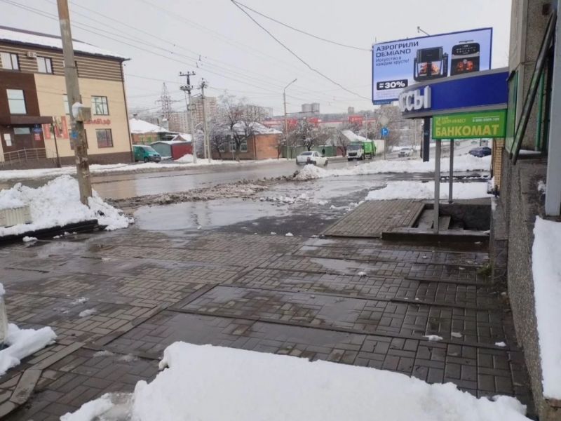 В Ростове предлагают услуги по уборке снега за 400 рублей