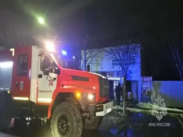 Сгорела хозпостройка и магазин: за сутки в Ростовской области случилось восемь пожаров