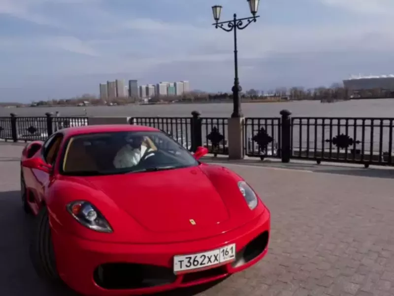 Блогеру Николаю Василенко назначен штраф за поездку на "Феррари" по набережной Дона