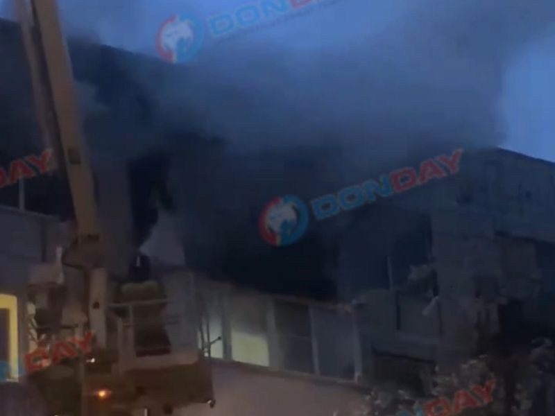 В Батайске при пожаре в многоэтажке погибла женщина