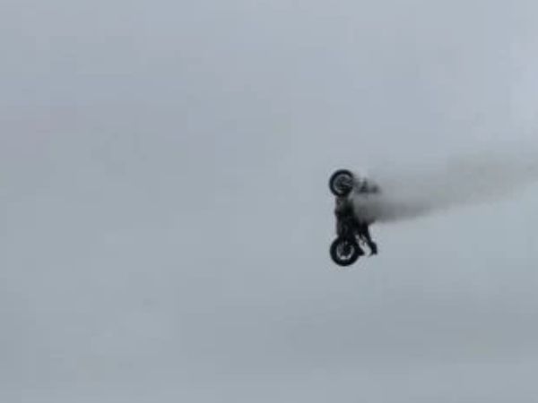 Экстремал из Ростова Евгений Чеботарев побил мировой рекорд по прыжку на мотоцикле