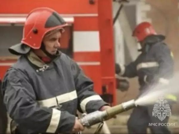 В Аксае ночью 6 апреля полностью сгорела легковушка