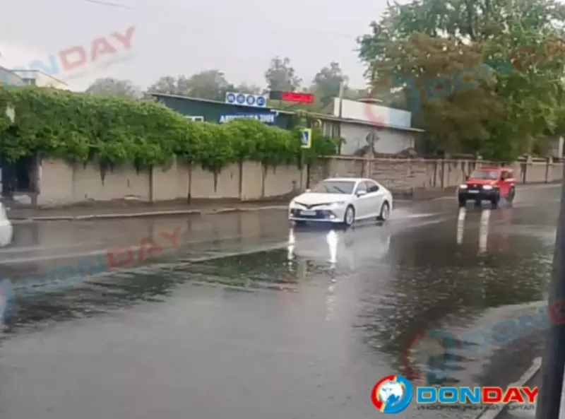 В Ростове-на-Дону власти пообещали заделать ямы на улице Черевичкина до конца мая