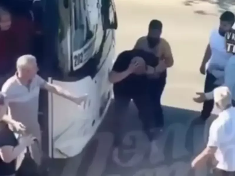 В Ростове задержали двоих мужчин, напавших на водителя автобуса