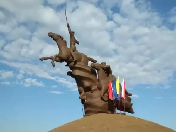 В Ростовской области отреставрируют памятник Борису Думенко