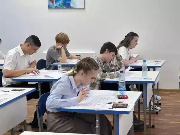 В Ростове тысячи выпускников 9-го класса сдают ОГЭ по математике