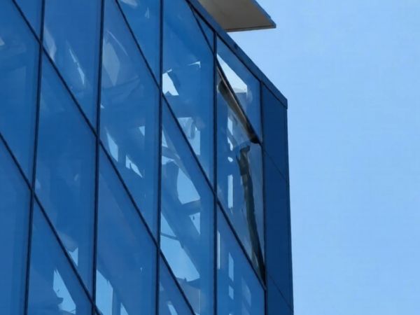 Стекло лифтовой шахты разбилось у Ворошиловского моста в Ростове